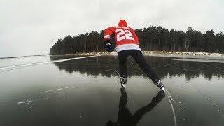 На коньках по ледяному, зеркальному озеру. Ice on the mirror lake