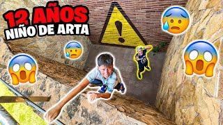 EL NIÑO de ARTA de 12 AÑOS ATRAPADO en el FOSO de la MÁXIMO HOUSE