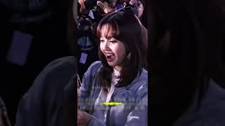 Lisa was surprised when a fan made her branded lightstick #lisa #blackpink