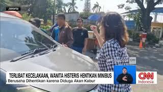 Terlibat Kecelakaan, Wanita Histeris Hentikan Minibus