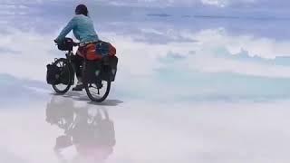 Bu video Bolivya'daki “Salar de Uyuni” de çekildi...gökyüzü ve karanın buluştuğu yer.  Yılın büyük b