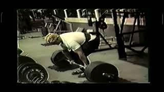 Tom Platz blasting deadlifts