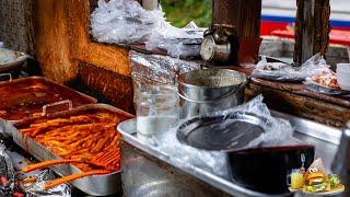  Korean Street Food - 53 YEARS of Tradition Tteokbokki with Train View