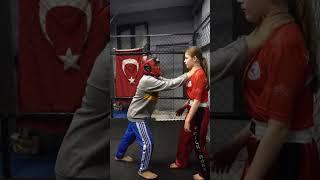 BOĞAZINIZI SIKANLARA KARŞI KIZLAR SAVUNMA #wingtsun #viral #shorts #trending