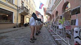 Таллинн: протест у посольства РФ против изнасилований на Украине