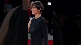 #KasiaSmutniak incanta #Venezia81 in occasione della presentazione del film fuori concorso #Wolfs