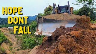 The Most Skilled Dozer Operators Ever Who Work in Dangerous Areas