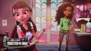 Clawdeen Makes a Howling Entrance | Welcome To Monster High | Monster High