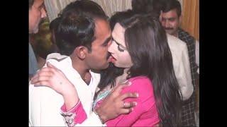 Hot dancer and group kiss New 2020 _Mujra_With_Rimal_Ali.Rimal_Ali_Shah.Naagin_Dance(720)