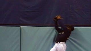 Ken Griffey Jr. robs Juan Gonzalez of home run to send the Kingdome off in STYLE!