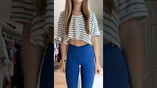 how to style BLUE LEGGINGS 