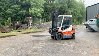 Köp Gaffeltruck Toyota 7FB30 på Klaravik