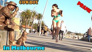 #Cowboy_prank in Melbourne Part 1 .awesome reactions.don't miss it lelucon statue prank. luco patung