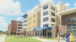 Augusta University freshmen move in to new dorm