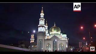 Moscow: Huge number of worshippers come to pray at new mosque | Editor's Pick | 24 Sept 15