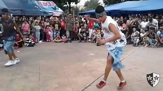 Cholos bailando cumbia