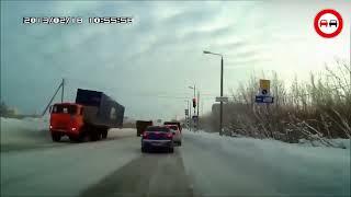 Жуткие, зимние аварии. Скользкая дорога. Terrible, winter accidents. Slippery road.