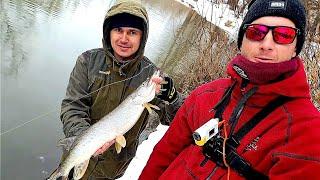 КОРМИМ ГОЛОДНЫХ ЩУК СИЛИКОНОМ!!! РЫБАЛКА НА СПИННИНГ В ЗАСНЕЖЕННОЙ РЕЧКЕ... МАРТ 2025