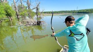 BOWFISHING the Mississippi River for BIG FISH! (DAY SHOOTING)