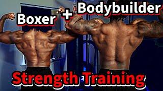 Bodybuilder probiert das Krafttraining eines Boxers aus