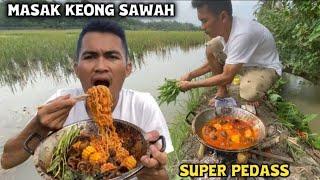 Berburu di Sawah Masak Keong Tutut Super Pedas‼️dengan Mie, Jagung Dan Sayur Kangkung