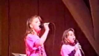 Jessica Simpson sings Amazing Grace as a child