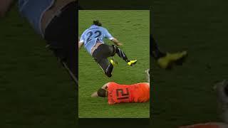 Scary tackle in Uruguay - Netherlands 2010 World Cup