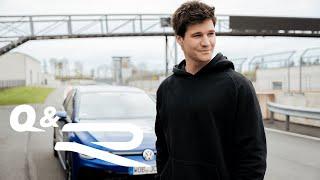 Singer Wincent Weiss gets interviewed by Benny Leuchter at top speed | Q&R #7 | Volkswagen R