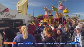 Floats arrive in Pasadena, crowds line up for Rose Parade on New Year's Day