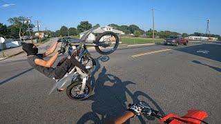 YZ450 AND CRF250R WHEELIES THROUGH TRAFFIC!!