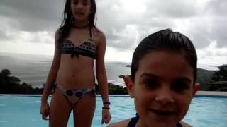 Retos en la piscina con mi prima coti