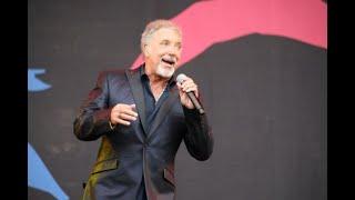 Tom Jones - 2009-06-28 - Glastonbury, UK