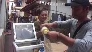Pedagang TAHU BULAT di Gerobak Gurih-Gurih Enyoy |Vlog Tukang Tahu Bulat di Jakarta.
