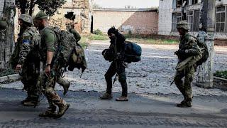 Live: Ukraine’s forces enter strategic town of Lyman as Russia ‘withdraws’ troops • FRANCE 24