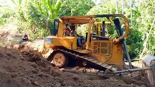 The highest Risk Job CAT D6R XL Cutting Hill On plantation road