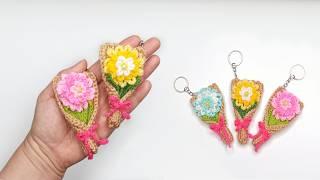 Chic keychain, how to crochet a mini bouquet Amigurumi flowers