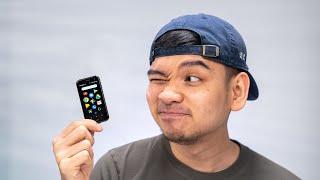 Ga bisa stop senyum - Unboxing HP SUPER KECIL Palm Phone!