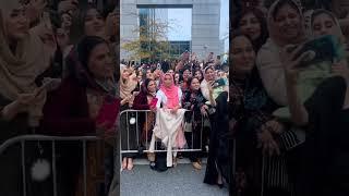 Saboor Aly with fans at #HUMawards2022 in Canada