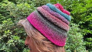 Miranda’s easy peasy vertical ribbed hat. Free circular knitting machine workshop.