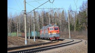 Electric locomotives VL80S-1072/697B and VL80S-343/326A with a freight trains