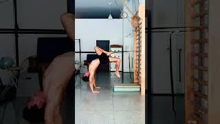 Hollow back handstand drop@HandstandTrack #backbend #yoga #mobility #chestopening #core #shorts