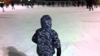 Ромашин Сеня впервые на коньках