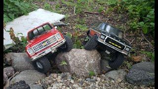 Traxxas TRX4 Chevy Blazer vs Ford Bronco on backyard crawler course!