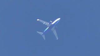 Alrosa Avia Boeing 737-700 DME-SIP contrails