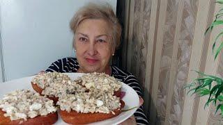 Вкуснейшая намазка на бутерброды.Несколько минут и готово.Такие бутерброды съедаются в момент.