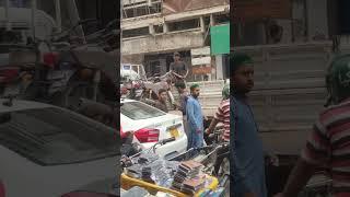 Karachi traffic police  Vs public // police vs awaamm #karachi #public #publicreaction