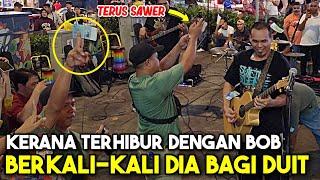 Bertaburan duit Brader Indonesia ni sawer Bob | Sambil menari dengan senang hati dia repeat sawer