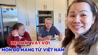 Mẹ Luộc Thử Khoai Lang Ở Mỹ Và Vật Vã Với Món Đồ Mang Từ Việt Nam Qua | Đến Mỹ Cùng Mai