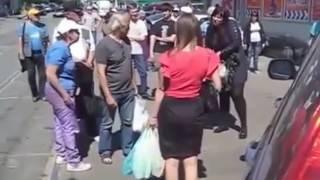 Женская Драка На Дороге   Female Fight On The Road   Лучший Прикол 2015   The Best Joke 2015