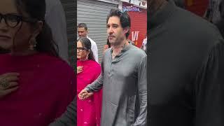 Sunny Leone And Husband Daniel Weber Visit Lal Baughcha Raja in Mumbai, Watch!